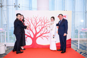 lanh-dao-tpc-cham-van-tay-len-cay-tri-an-tpc
