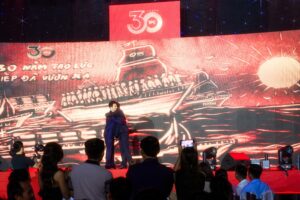 Khoảnh khắc gắn kết giữa hai thế hệ lãnh đạo TPC tại Gala Tri Ân Đồng Hành