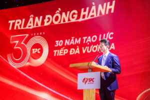 Giám đốc Điều hành TPC Trần Thế Phong phát biểu tiếp nhận trách nhiệm